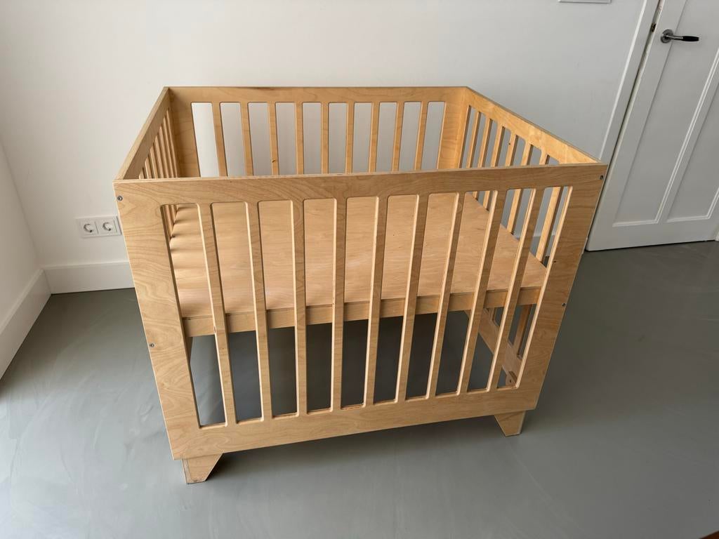Houten box van beuken multiplex, Kinderen en Baby's, Boxen, Ophalen of Verzenden, Gebruikt, Rechthoekig, In hoogte verstelbaar