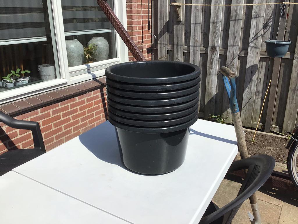 Stevige 20 liter kweek/bloem potten 8 stuks, doorsnee 38 cm., Tuin en Terras, Bloempotten, Ophalen, Kunststof, Gebruikt, Vierkant