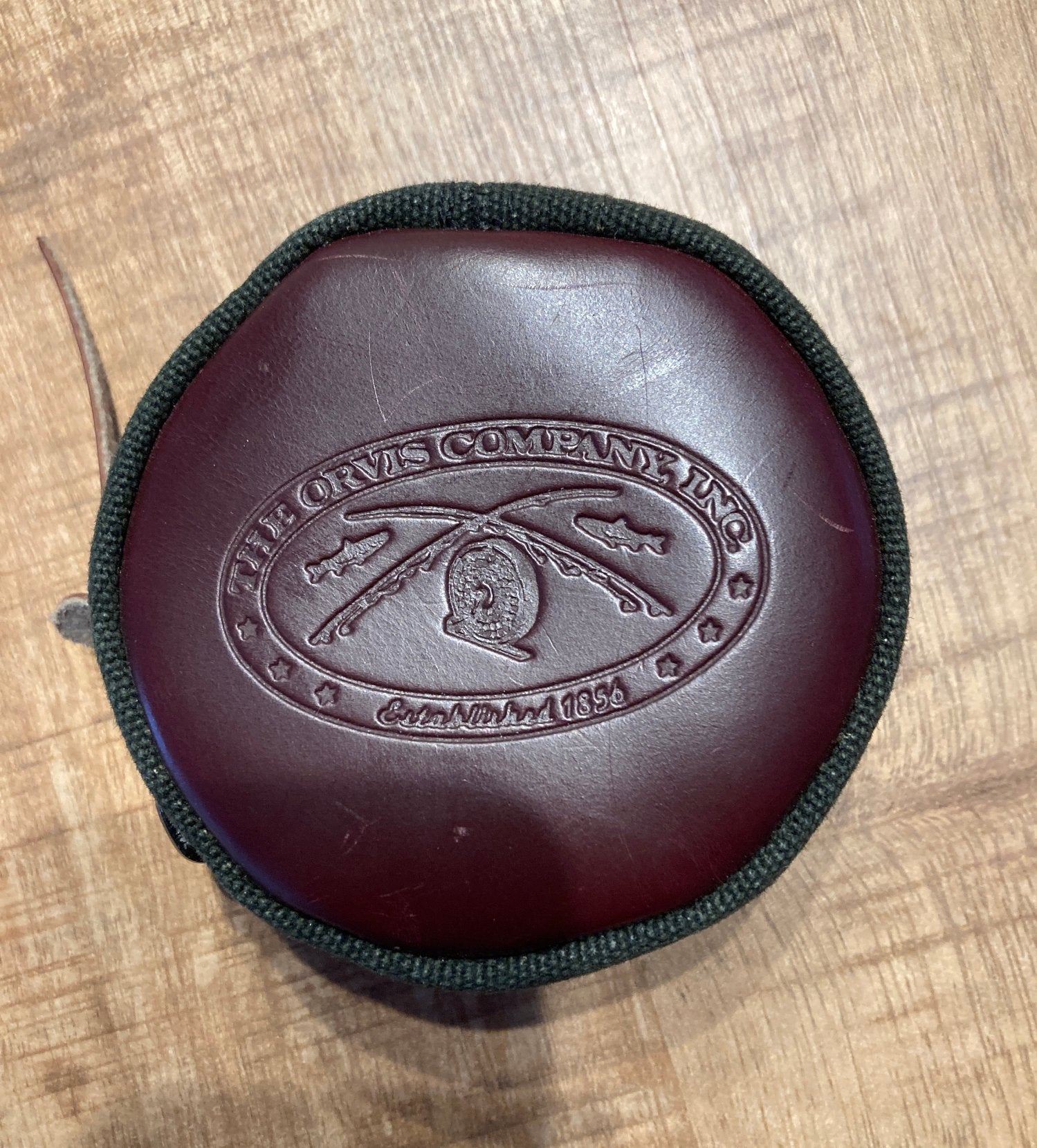 Orvis vliegenreel case. Leer met schapenvacht. Nieuw !, Watersport en Boten, Verzenden, Nieuw, Overige typen
