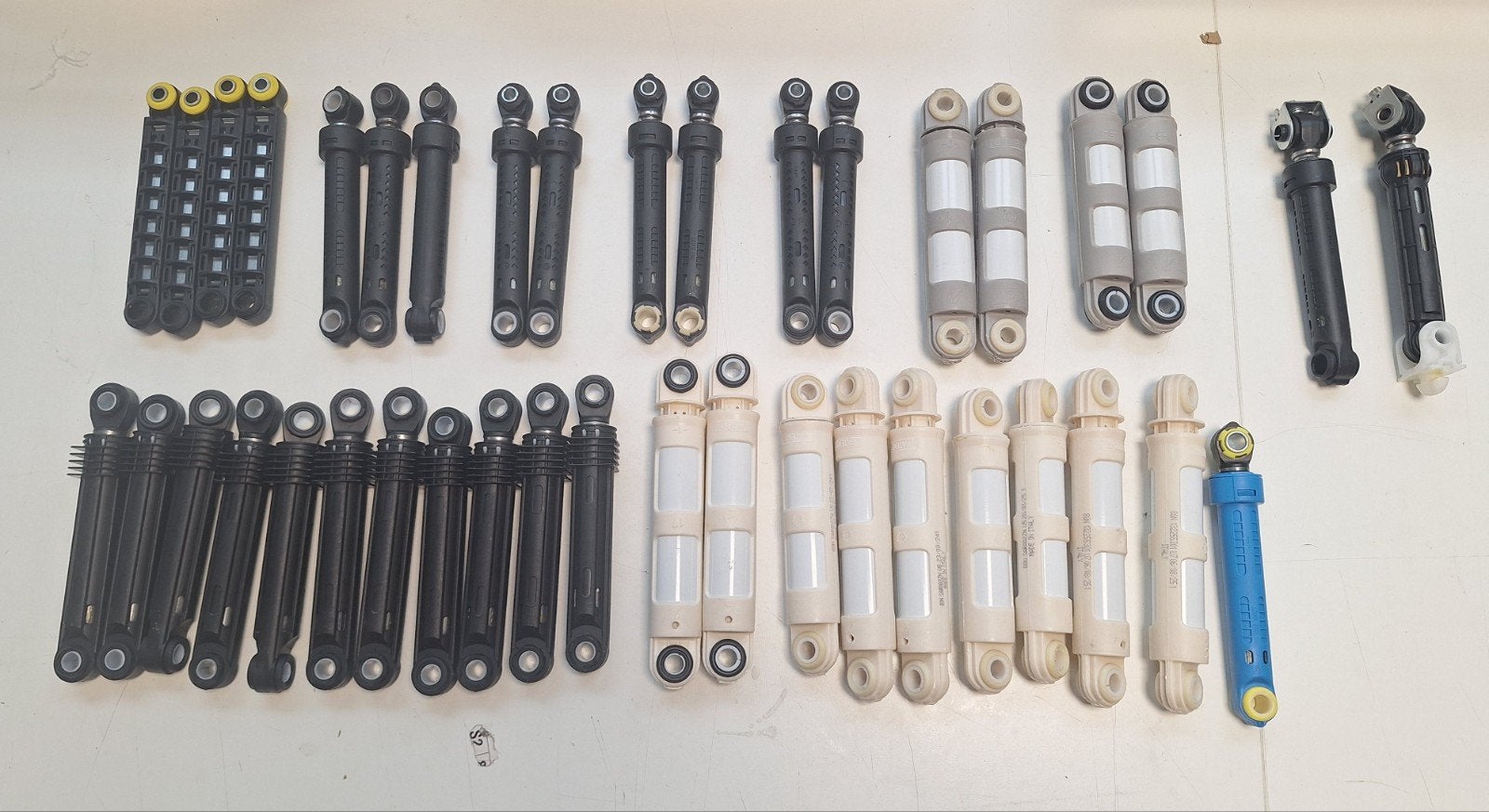 Partij wasmachine schokdempers (40 stuks) | Retourbatch, Sieraden, Tassen en Uiterlijk, Piercings, Ophalen, Zo goed als nieuw
