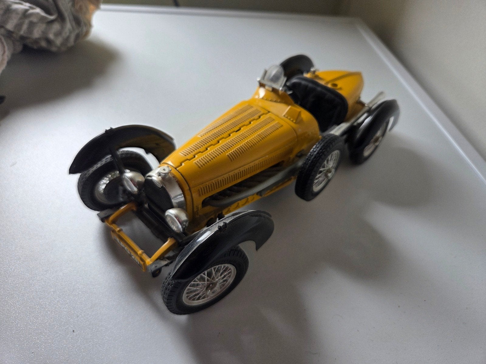 Bugatti model 59, mist een chromekleurig dopje aan bovenzijd, Ophalen, Gebruikt, Bburago