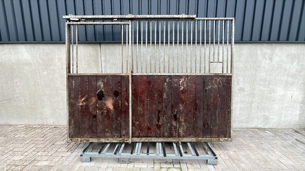 Voorwand met schuifdeur | 3.000 x 2.250 mm | gebruikt, Weidegang, 4 paarden of pony's of meer