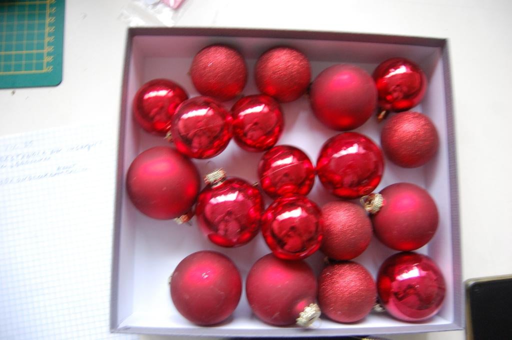 CA 19 ONBREEKDAAR KERSTBALLEN   rood, Diversen, Kerst, Ophalen of Verzenden, Zo goed als nieuw