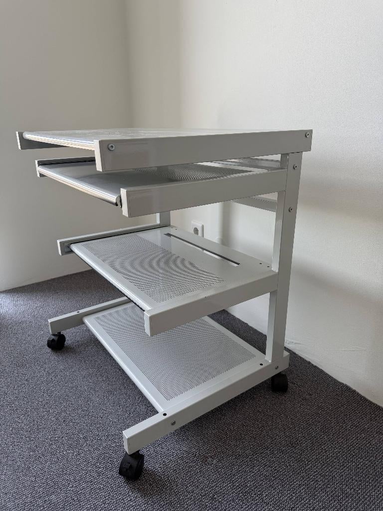 Verrijdbare computer tafel met uitschuifbare plateaus, Huis en Inrichting, Kasten | Computermeubels, Ophalen of Verzenden, ., Metaal