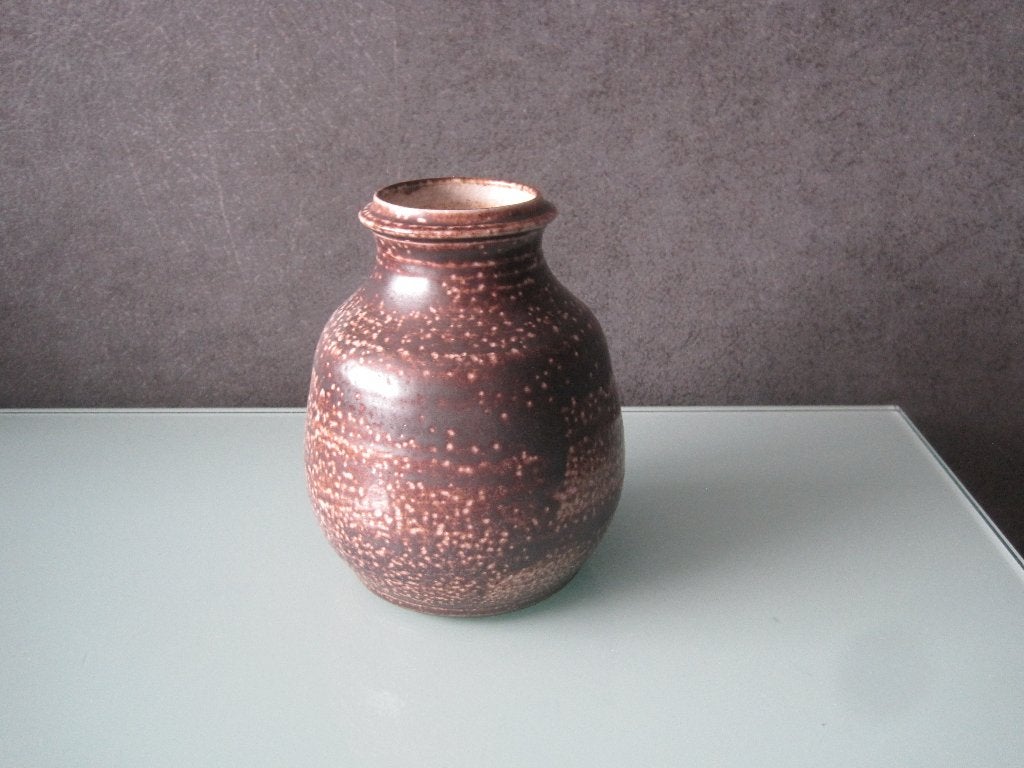 St.Joris Beesel Handmade bruine vaas ca. 14 cm. hoog., Ophalen of Verzenden