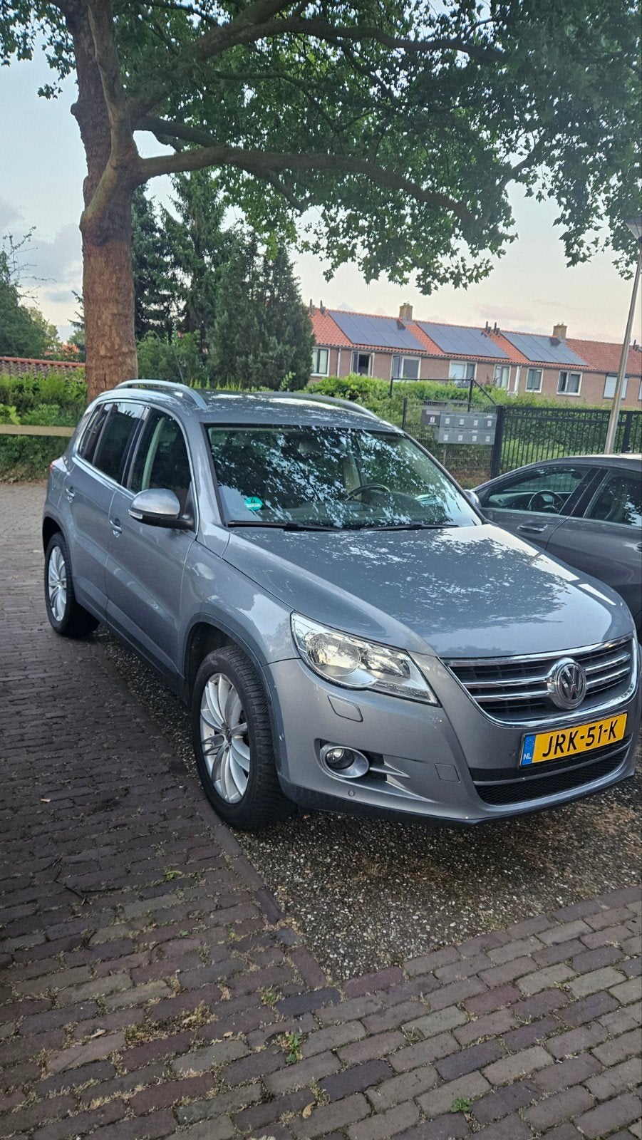 Volkswagen Tiguan 1.4 TSI 110KW 2010 Grijs met trekhaak, Auto's, Volkswagen, Voorwielaandrijving, 15 km/l, 1800 kg, 4 cilinders