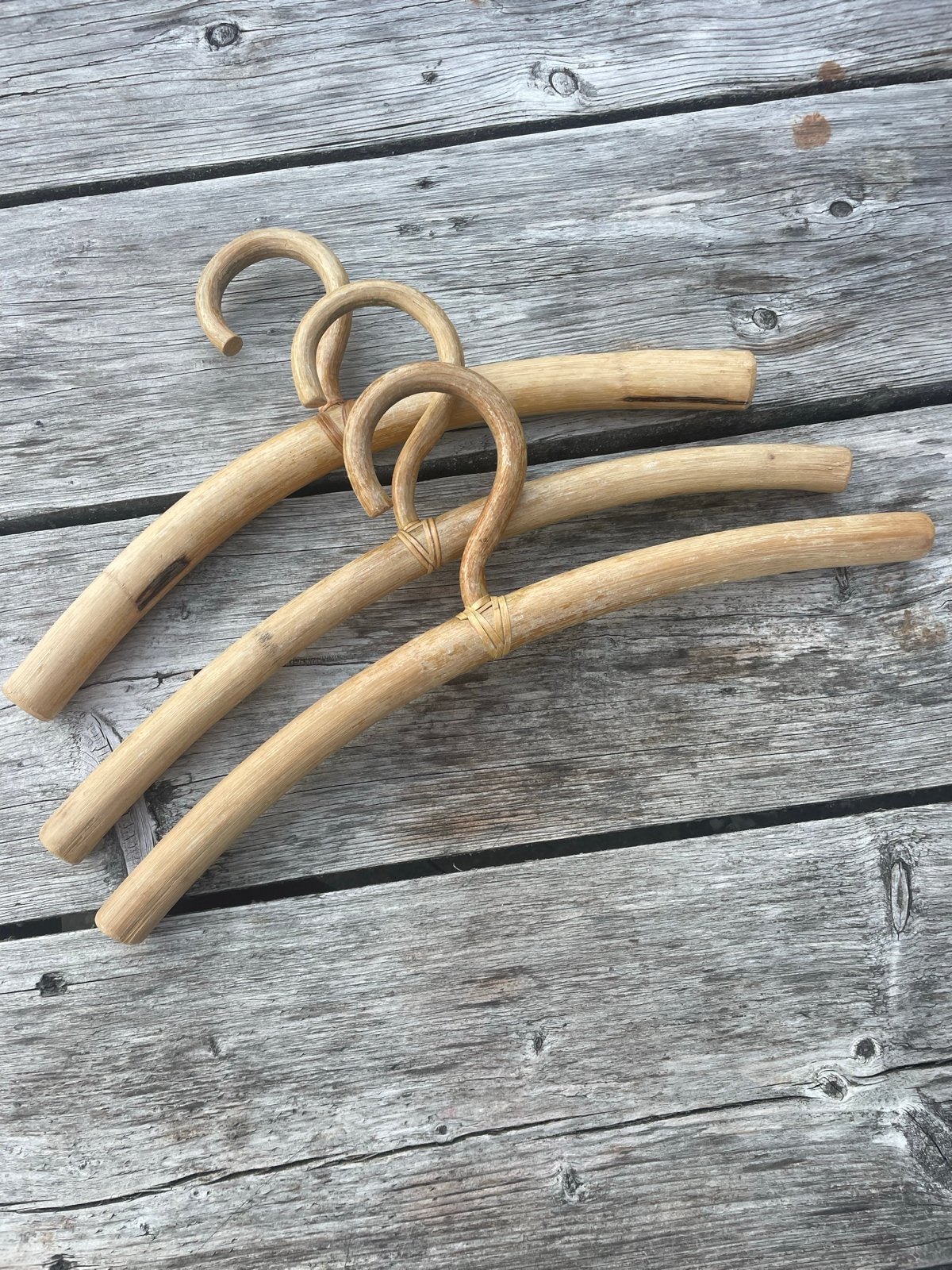 3 Rotan Kledinghangers - Dik en Stevig, Ophalen of Verzenden, Gebruikt, Overige materialen, Volwassenen