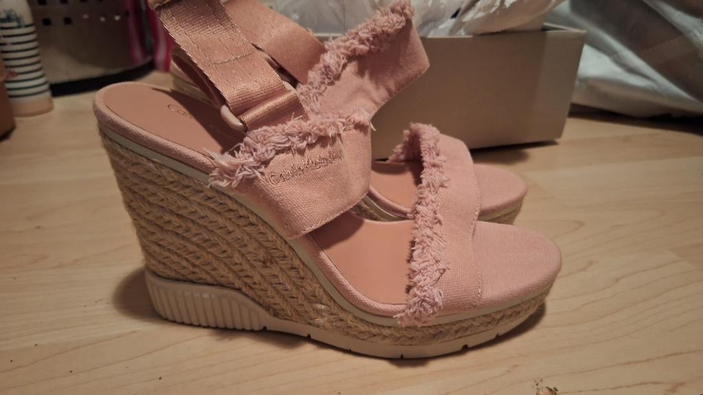 Calvin Klein sleehak sandalen - Nieuw - Maat 36, Kleding | Dames, Schoenen, Ophalen of Verzenden