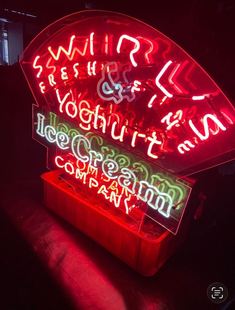 Neon swirl’s ice cream, Ophalen of Verzenden