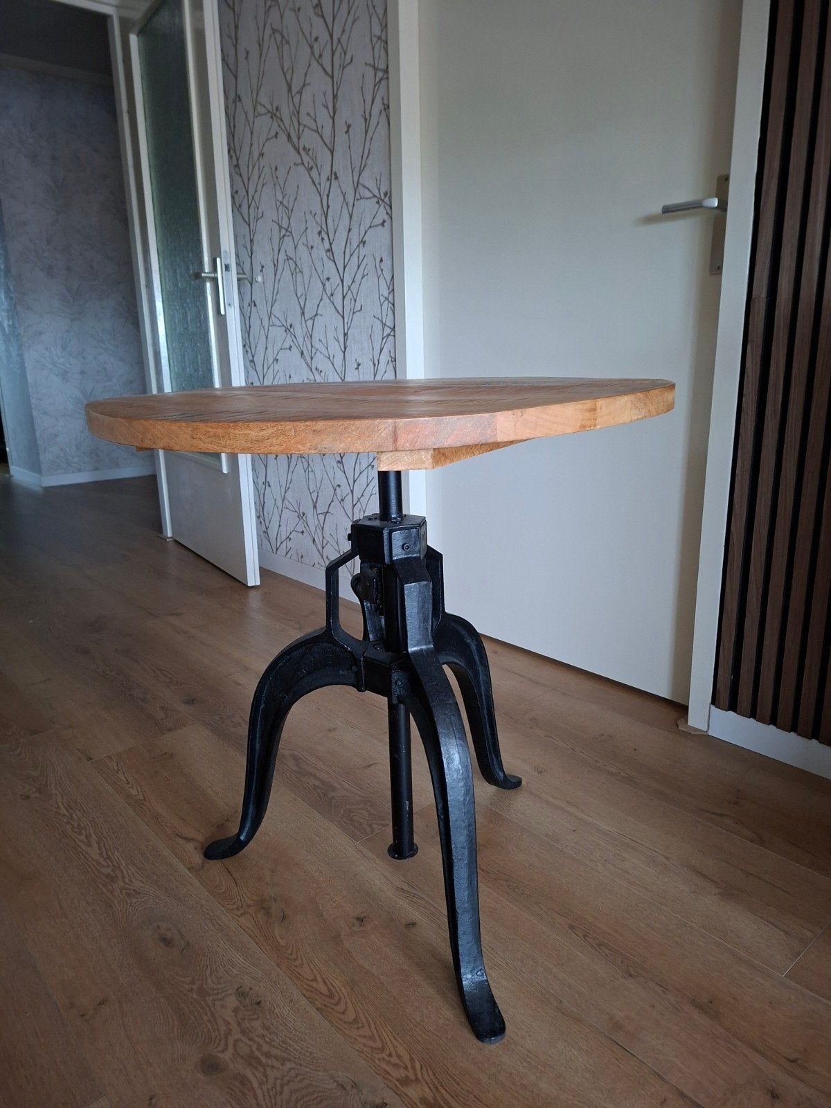 Industriële bijzettafel met verstelbaar blad, Gebruikt, Rond, Hout, 55 tot 75 cm