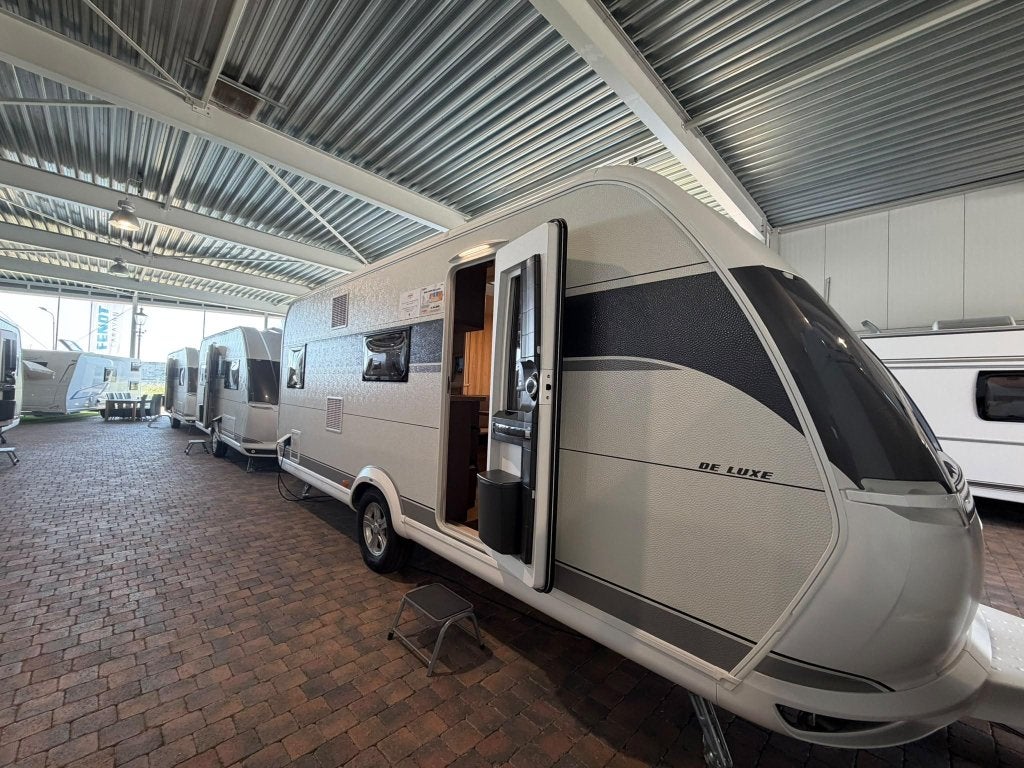 Hobby De Luxe 545 KMF Model 2026 en 2000 kg as!, Hobby, Bedrijf, Treinzit, Schokbreker