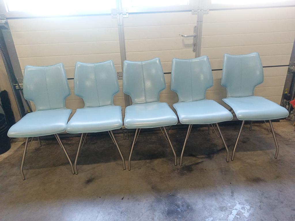 Set van 5 lichtblauwe eetkamerstoelen - Bree's New World, Modern, Retro, Gebruikt, Blauw, Ophalen of Verzenden