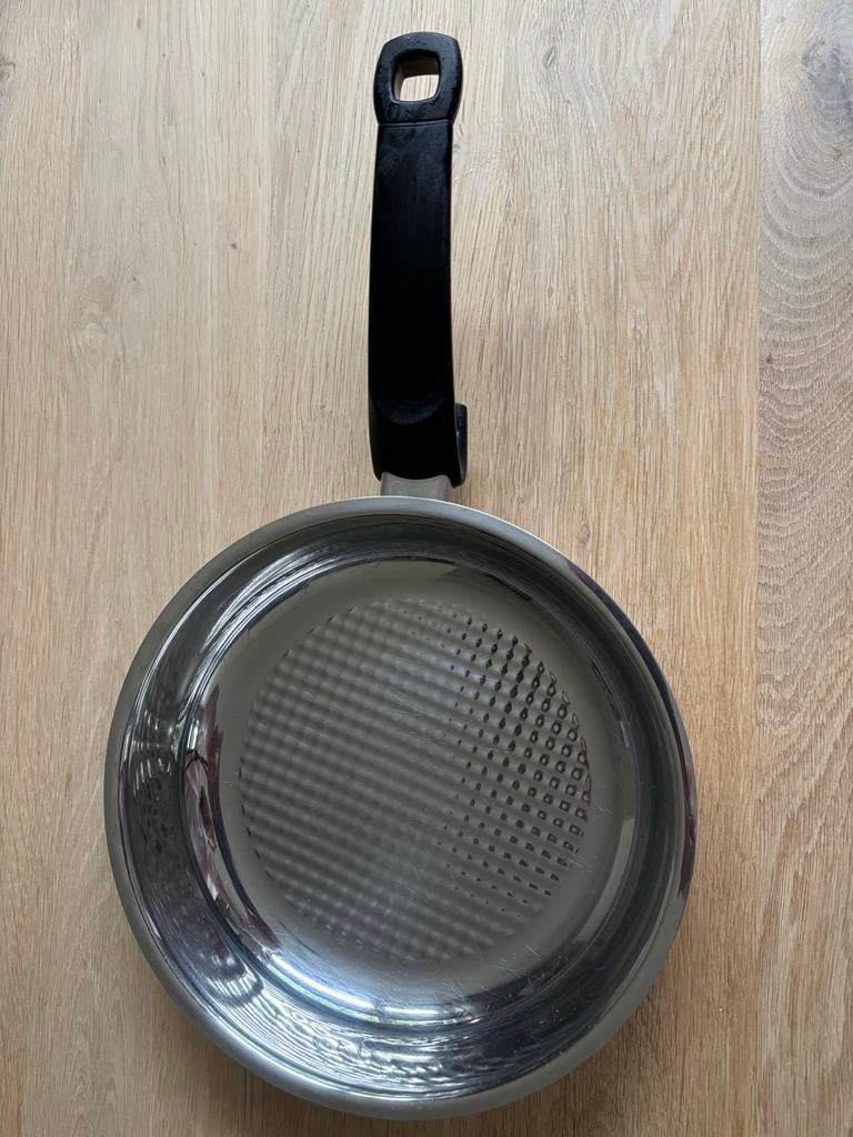 Fissler Koekenpan 24cm - Geschikt voor Inductie, Inductieplaat, Ophalen of Verzenden, Zo goed als nieuw, Rvs