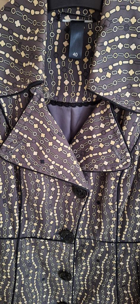 Jas maat 40. Kleur grijs met geel., Kleding | Dames, Maat 38/40 (M), Overige kleuren, Ophalen of Verzenden, Onbekend