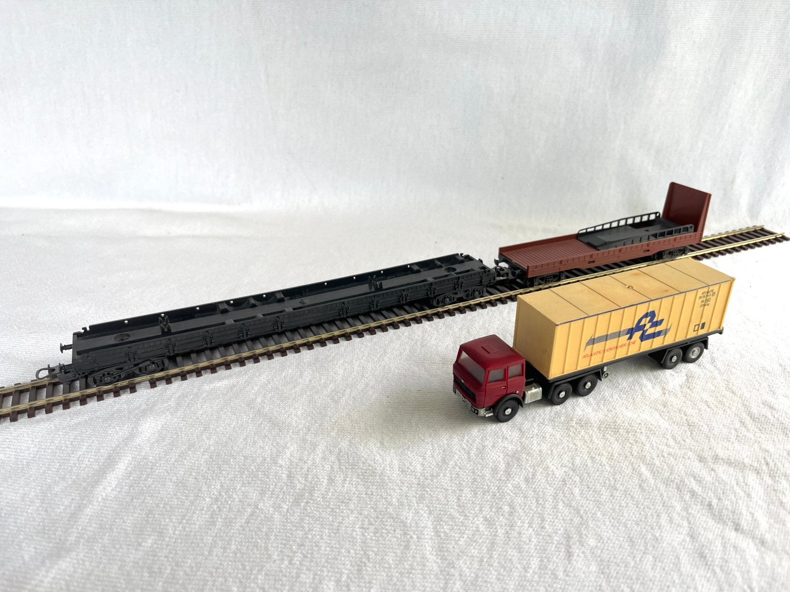 Lima trailerwagons met vrachtwagen H0, Hobby en Vrije tijd, Modeltreinen | H0, Gebruikt, Gelijkstroom, Wagon, Ophalen of Verzenden
