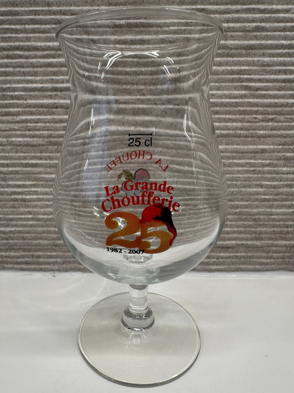 La Chouffe glas 25 jaar 1982-2007, Verzamelen, Biermerken, Ophalen of Verzenden, Zo goed als nieuw, Glas of Glazen, Overige merken