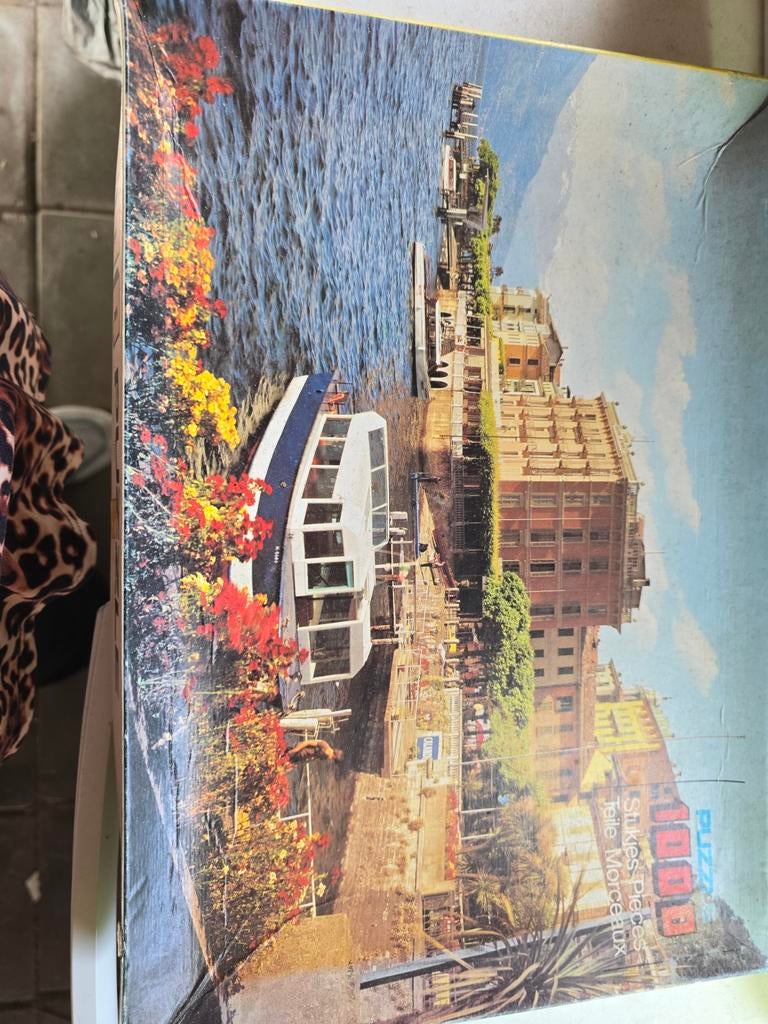 Puzzel 1000 stukjes: Boot op het water met gebouwen, Ophalen of Verzenden, 500 t/m 1500 stukjes, Gebruikt, Legpuzzel