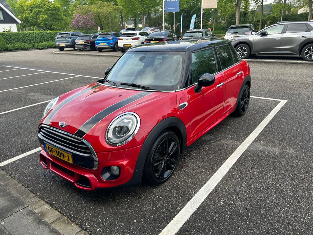 Mini 1.5 Cooper 136pk JCW Pakket / Stoelverwarming / Navi, Auto's, 136 pk, 49 €/maand, Origineel Nederlands, Handgeschakeld