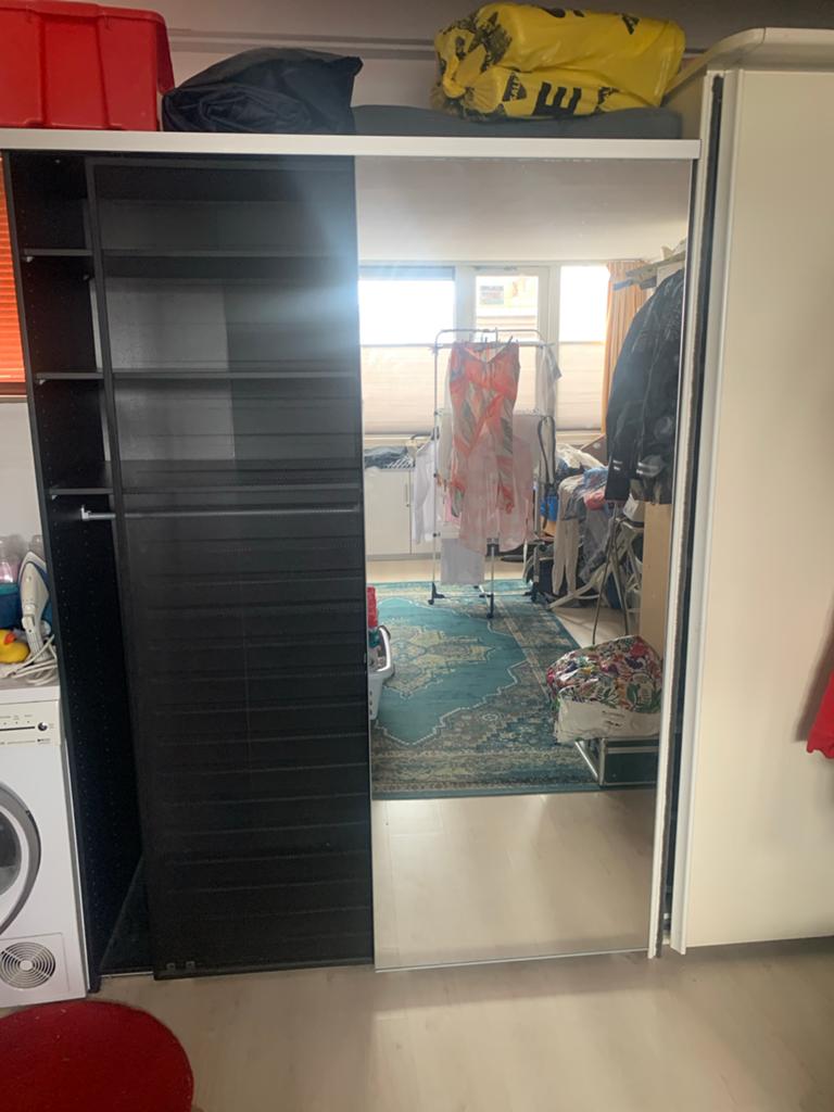 Zwevende Deuren Kast met Legplanken en Hangroedes, Ophalen of Verzenden, Zo goed als nieuw, 50 tot 75 cm, 200 cm of meer