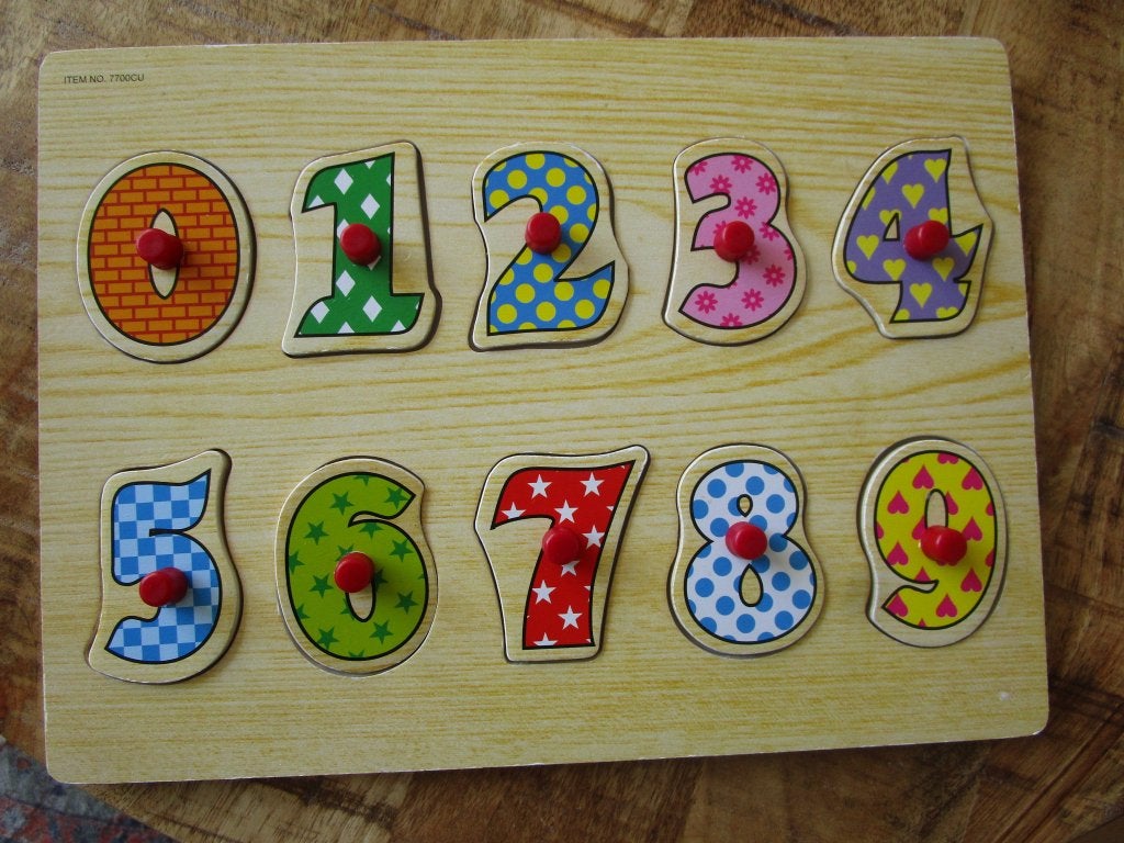 Houten cijferpuzzel - engelstalig, 10 tot 50 stukjes, Ophalen of Verzenden, Zo goed als nieuw, Van hout