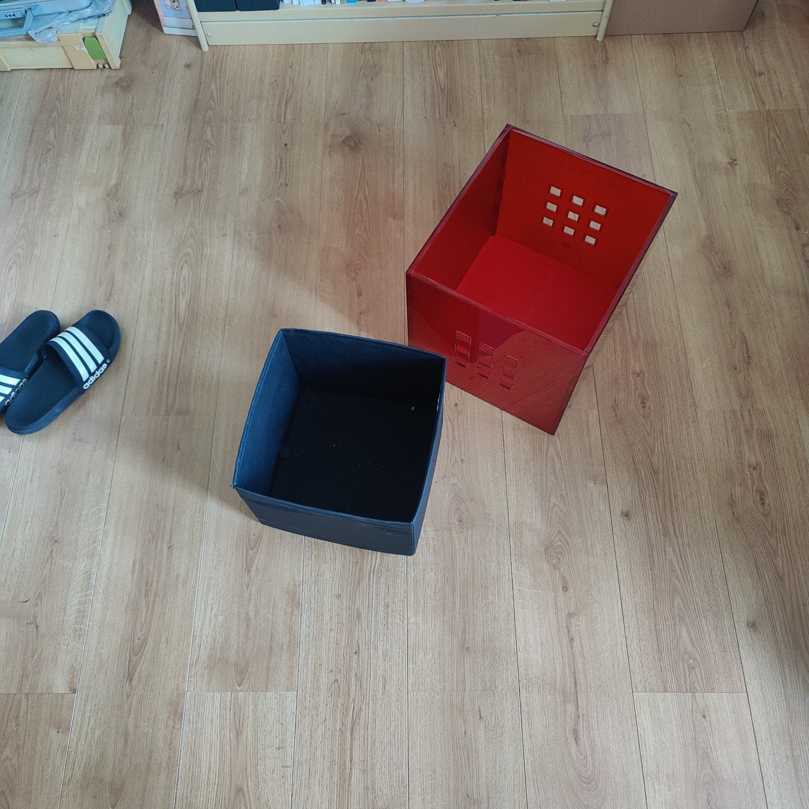 Opbergkratten/bakken - Rood en Zwart, Ophalen, Gebruikt, Opvouwbaar, Minder dan 50 cm