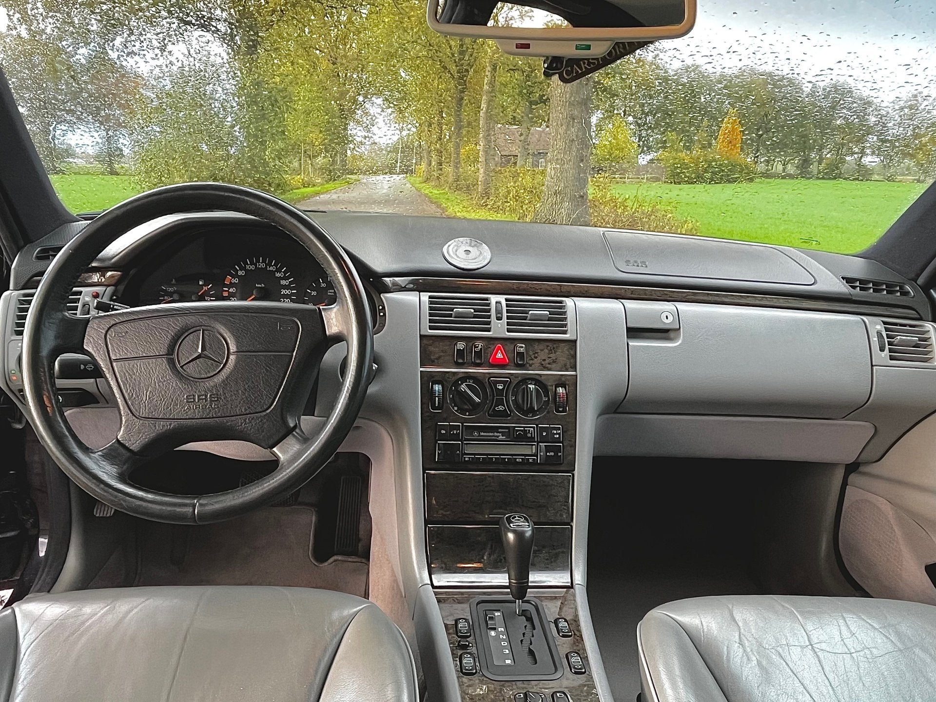 Mercedes-Benz E-klasse 200 Avantgarde Sedan ( 1e Eigenaar ), Auto's, Mercedes-Benz, 1998 cc, Gebruikt, Leder, Bedrijf
