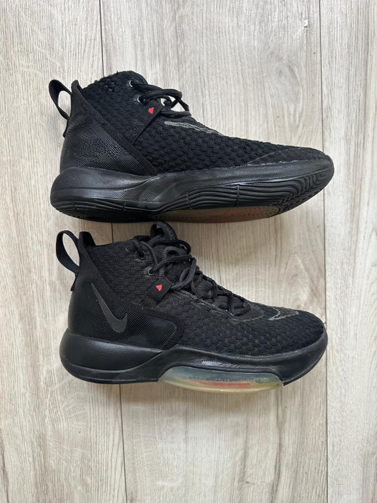 Nike zoom basketbal schoenen, Kleding | Heren, Schoenen, Ophalen of Verzenden, Zo goed als nieuw, Sportschoenen, Zwart