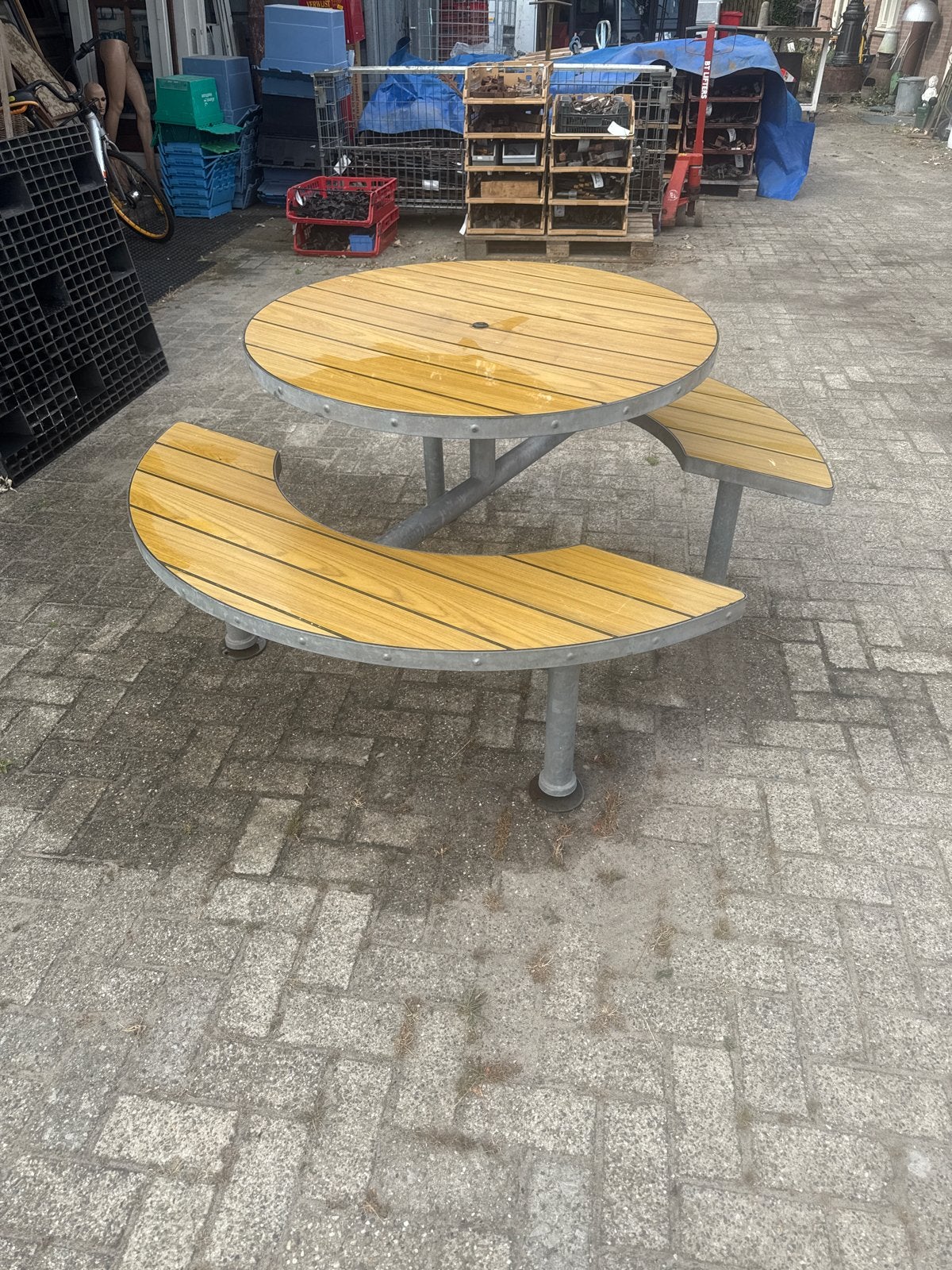 Mc Donalds zitbank gegalvaniseerd met een houtlook trespa, Ophalen, 4 zitplaatsen, Gebruikt, Hout