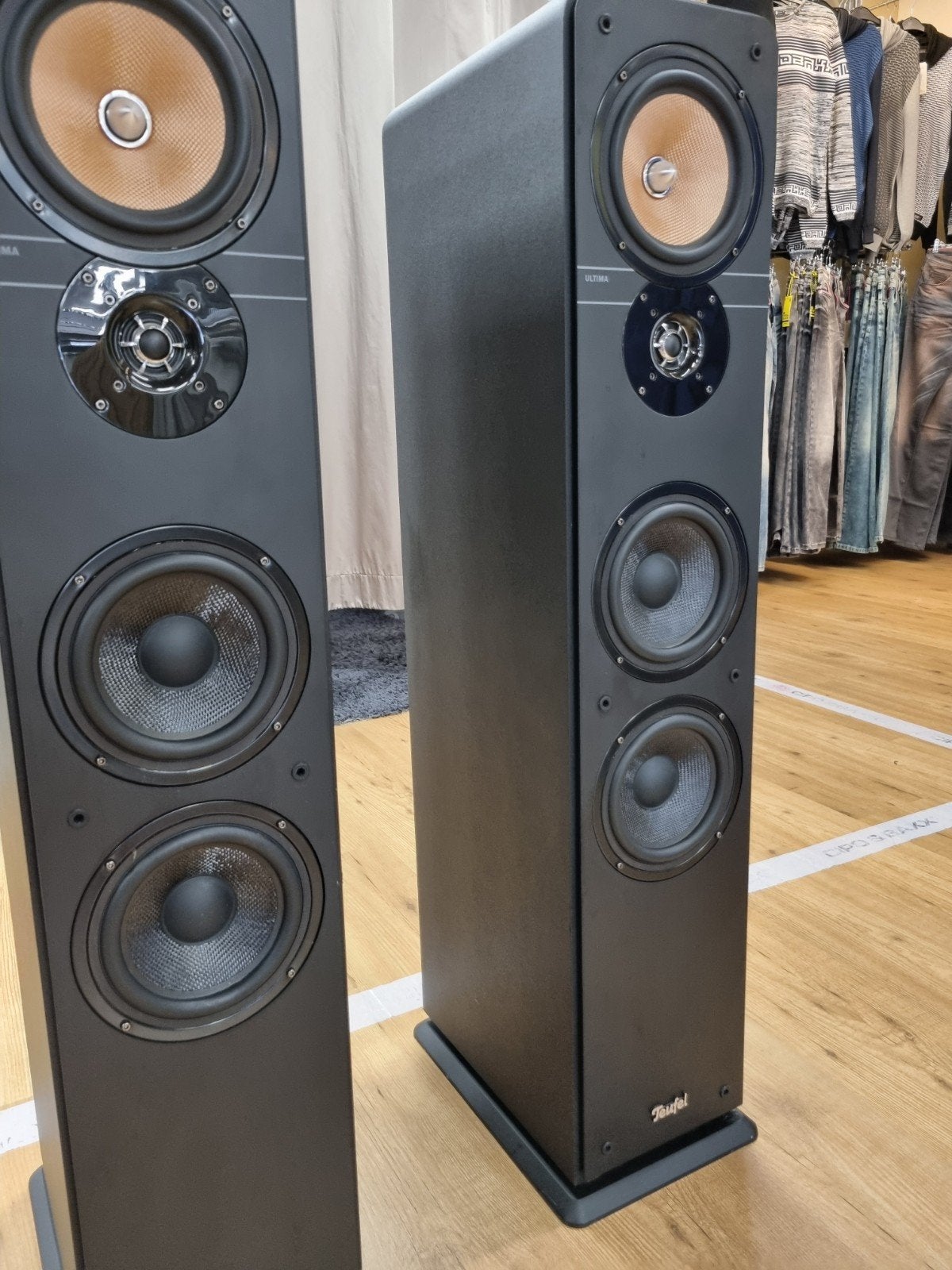 Teufel UL 40 MK3 18 - Krachtige zuilspeakers, Vloerstaande luidspreker, Zo goed als nieuw, 60 tot 120 watt, /