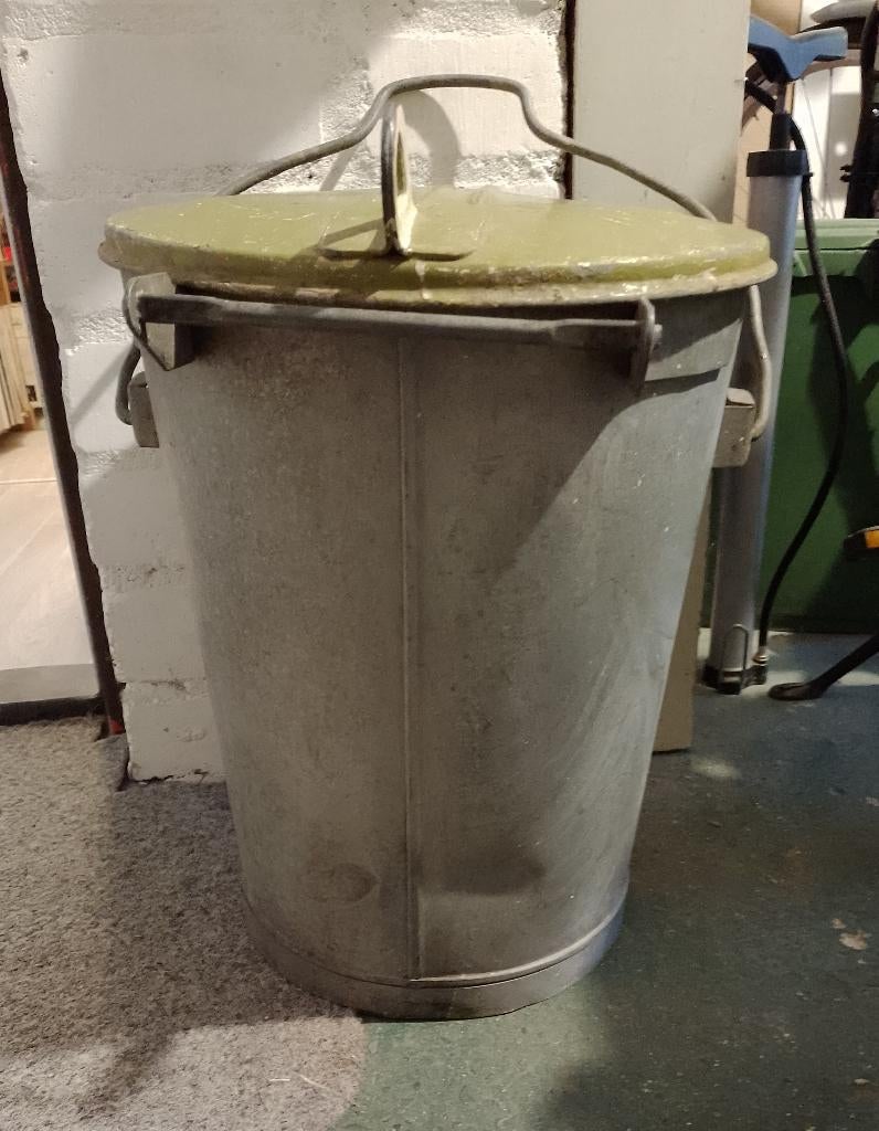 Oude vuilnisbak metaal, Huis en Inrichting, Woonaccessoires | Prullenbakken, Ophalen, Gebruikt, 40 liter of meer, Metaal