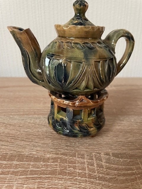 Bijzonder bewerkt Theepotje op bijbehorend theelichtje, Antiek en Kunst, Ophalen of Verzenden