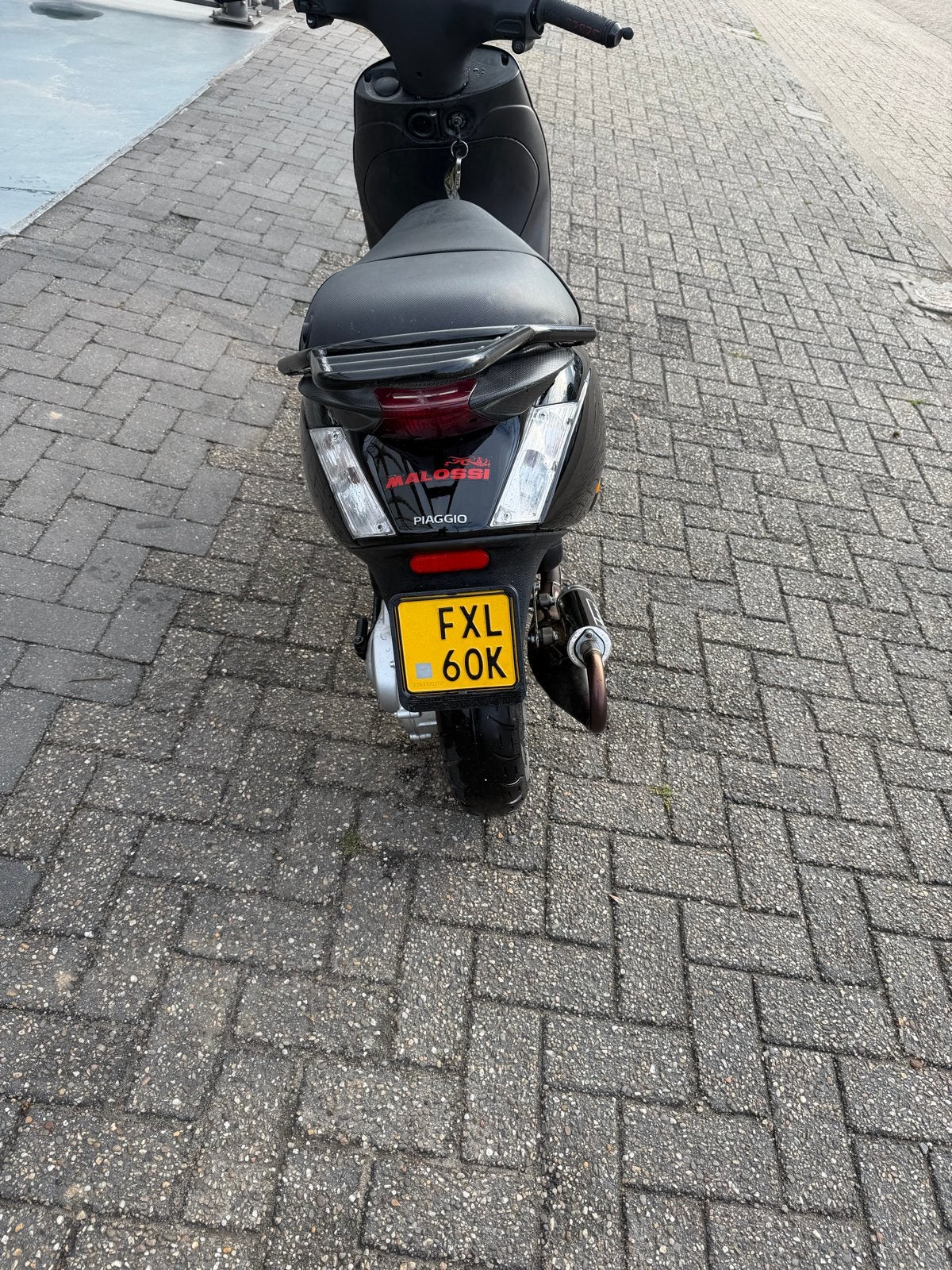 Foto 4 van Piaggio Zip 2takt geel kenteken