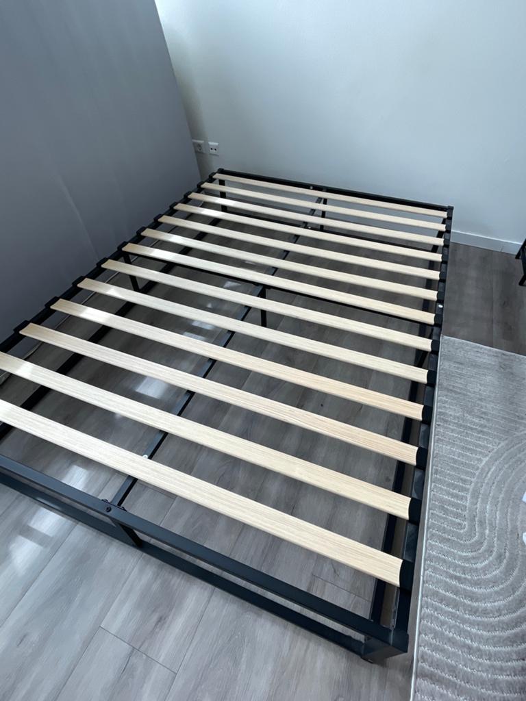 Tweepersoons bedframe met lattenbodem (140x200 cm), Huis en Inrichting, Slaapkamer | Bedden, Ophalen, Zwart, Tweepersoons, 140 cm