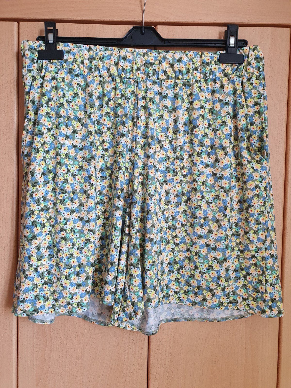 Hema korte broek met bloemenprint,  maat L, Overige kleuren, Kort, Maat 42/44 (L), Ophalen of Verzenden