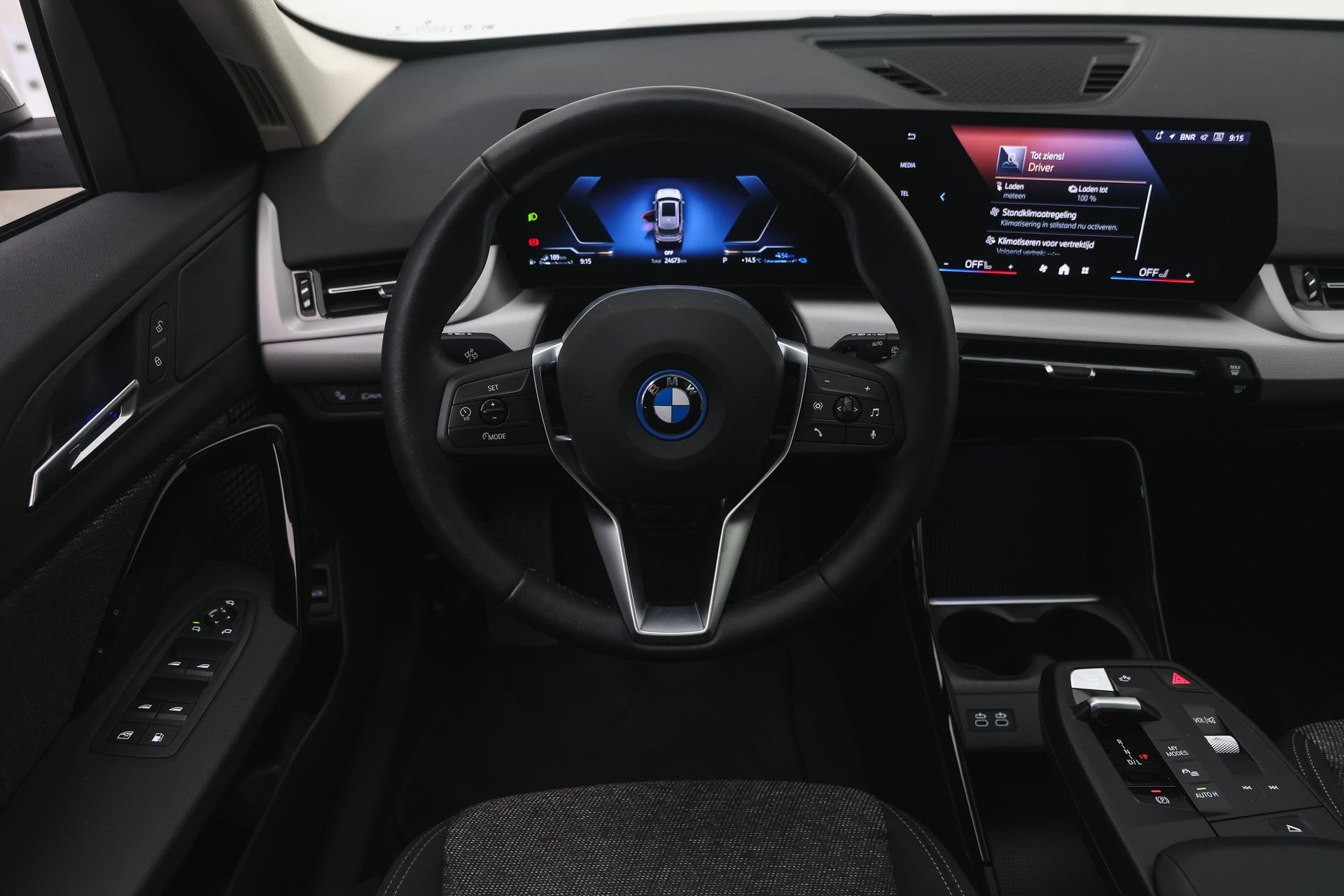 BMW X1 xDrive25e Automaat / Trekhaak / Panoramadak / Achteru, Gebruikt, Met garantie (alle), Hybride Elektrisch/Benzine, 3 cilinders
