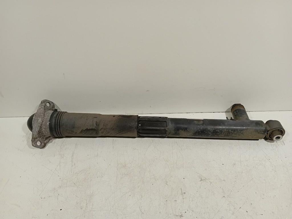 Schokbreker links achter Volkswagen Golf, Onderdelen@venauto.nl, Van der Ven Autorecycling B.V., Gebruikt, Ettenseweg 76, 4706 PB Roosendaal, The Netherlands