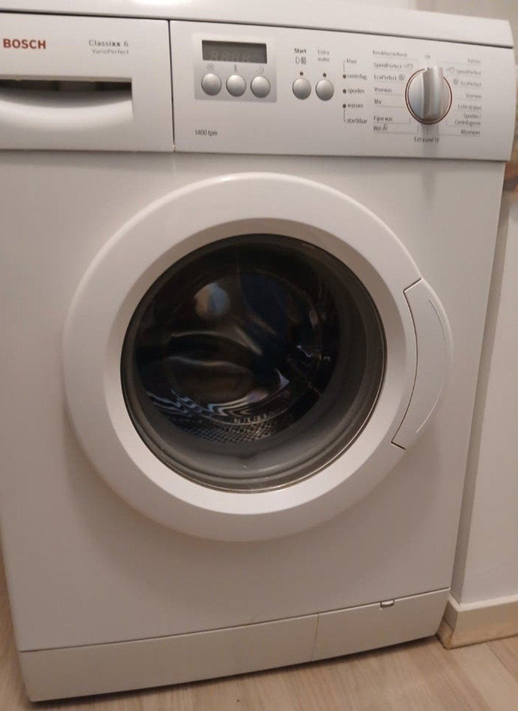 Nette Bosch classixx 6
VarioPerfect wasmachine, Ophalen, 1200 tot 1600 toeren, 4 tot 6 kg, Zo goed als nieuw