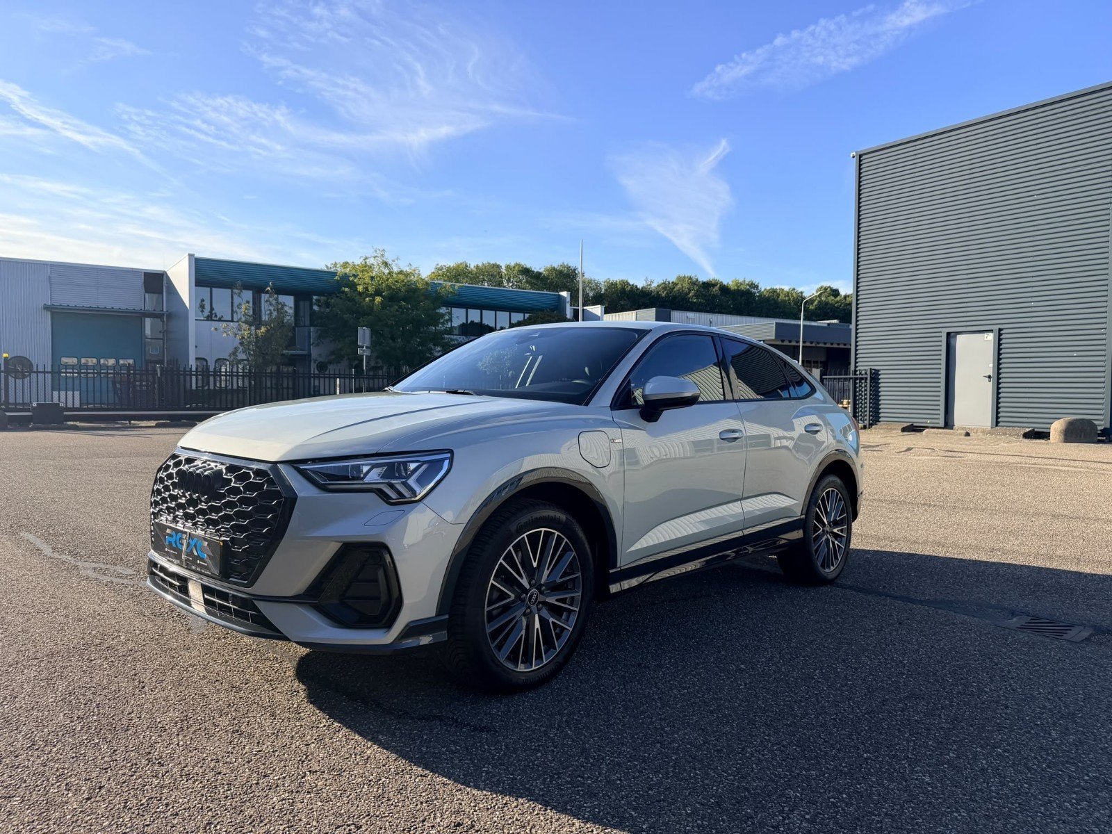 Audi Q3 45 Tfsi e 245pk Phev S Tronic 2021 Parelmoer Grijs, Auto's, 1715 kg, Plug-in hybride, 1395 cc, Te koop