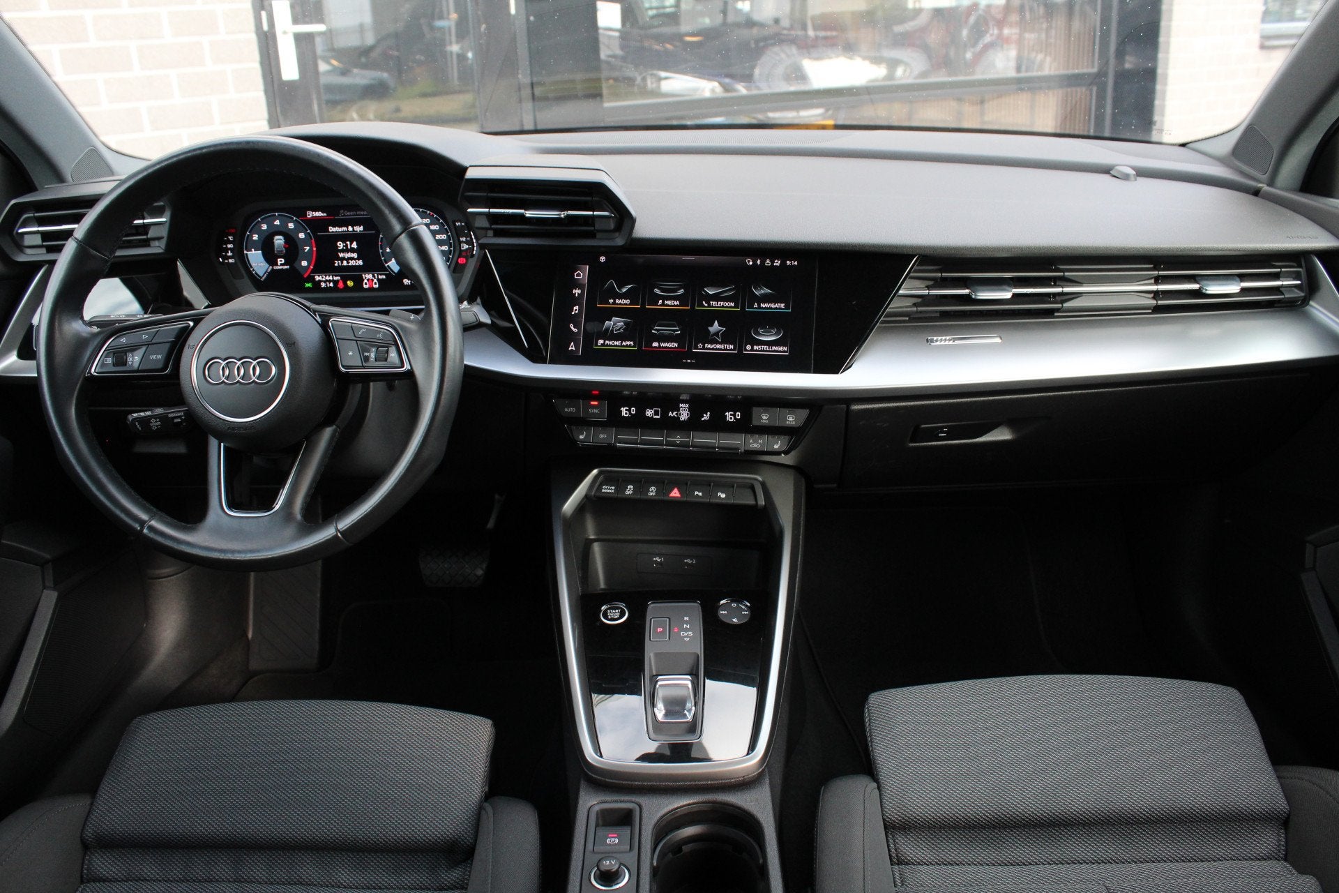 Audi A3 Sportback 35 TFSI Advanced edition / Carplay / Stoel, Stof, 4 cilinders, Zwart, Automatische klimaatregeling