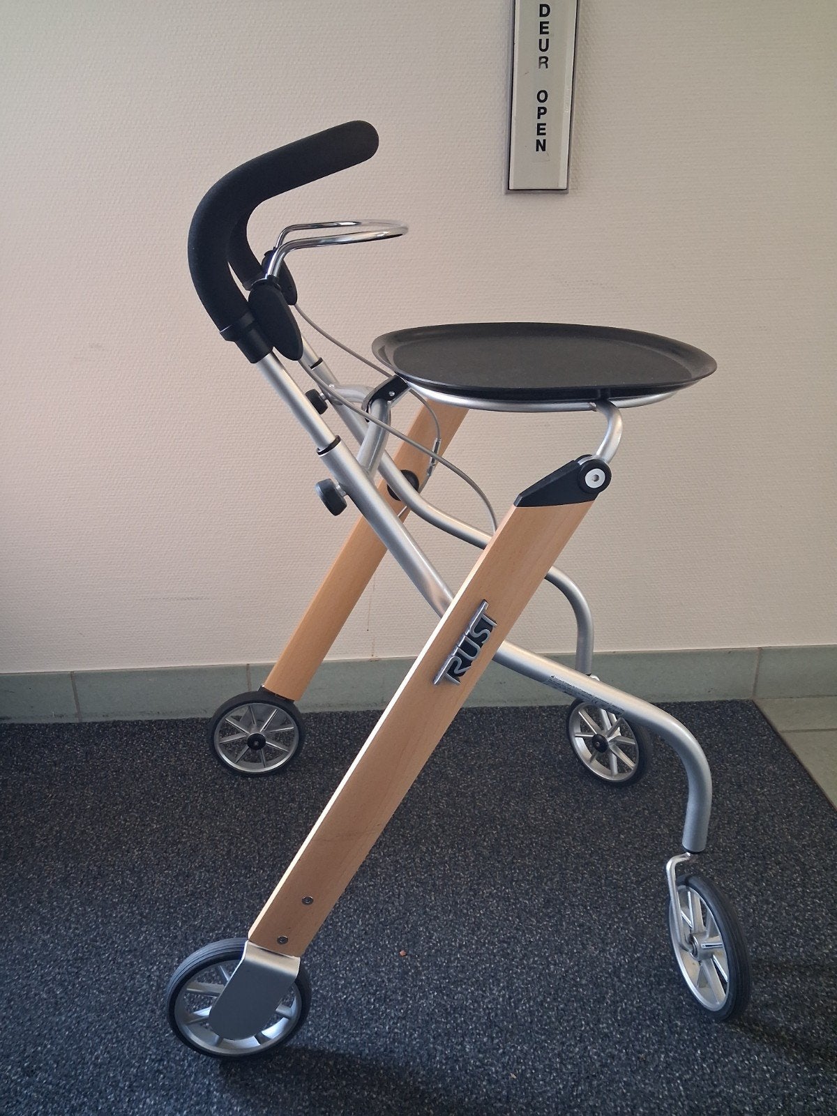 Rollator voor in huis met dienblad, Diversen, Ophalen, Zo goed als nieuw