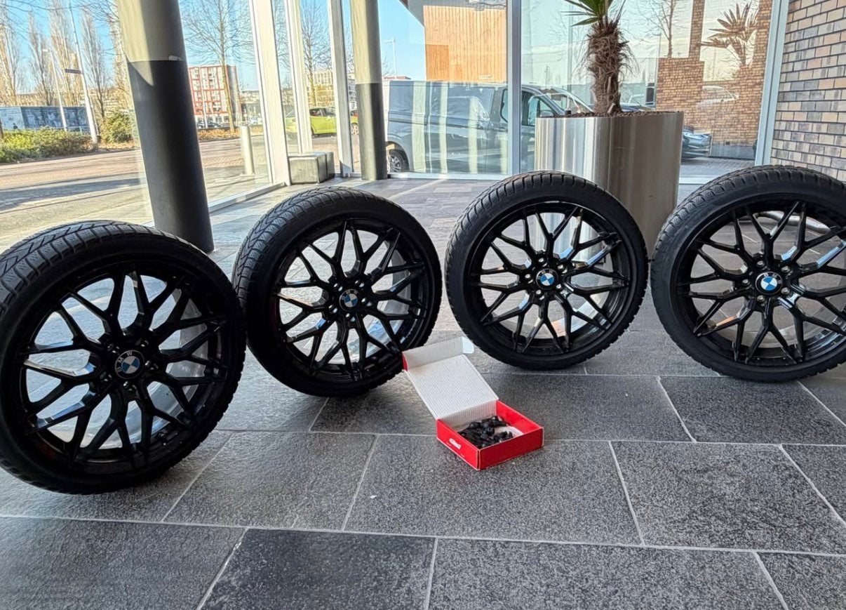 18” DOTZ Suzuka Black Winter Wheels + Pirelli Sottozero 3, Ophalen, 18 inch, Gebruikt, Banden en Velgen
