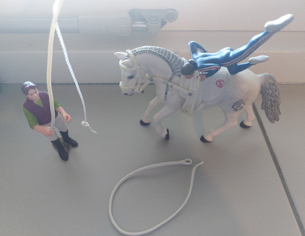 Schleich voltige paard, ruiter (acrobaat) en instructeur, Ophalen of Verzenden, Zo goed als nieuw