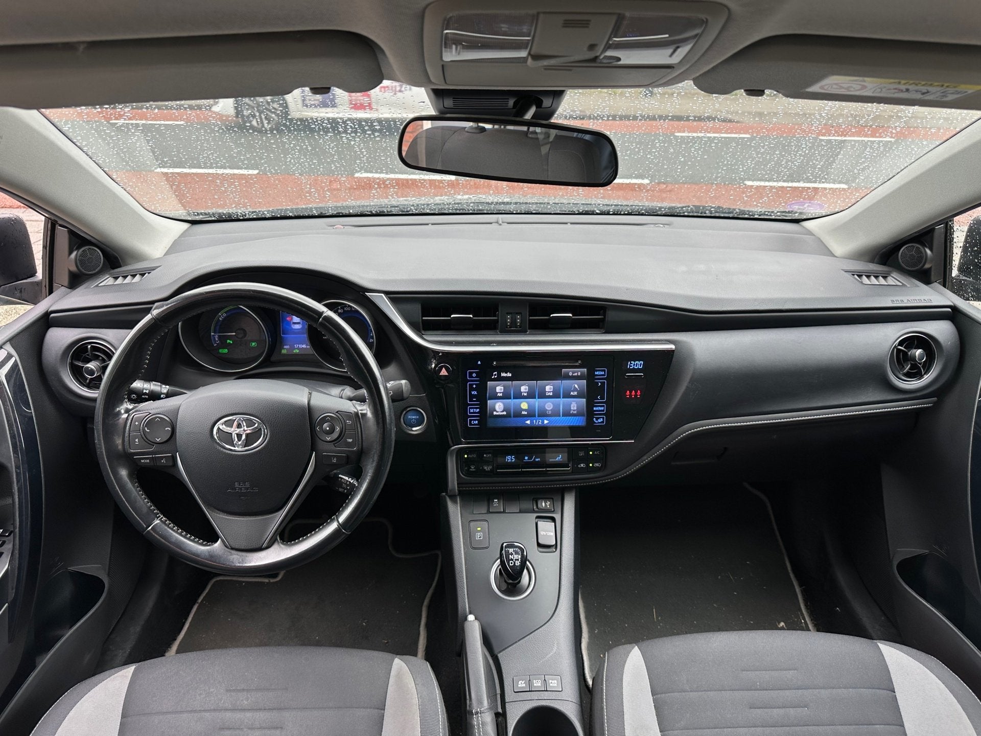 Toyota Auris Touring Sports 1.8 Hybrid Now / Camera / Navi /, Stof, Gebruikt, Met garantie (alle), Lease