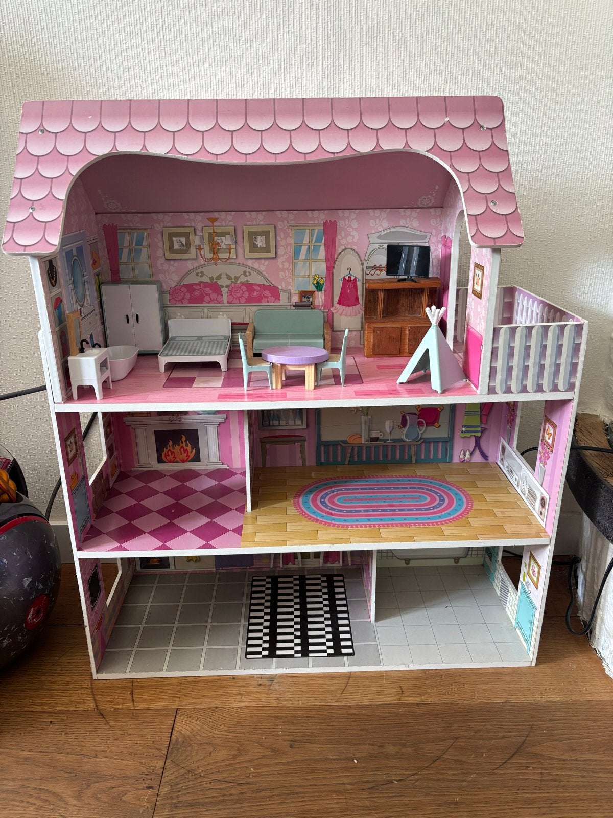 Groot Roze Poppenhuis met Meubels - Zo goed als nieuw, Ophalen, Zo goed als nieuw, Poppenhuis