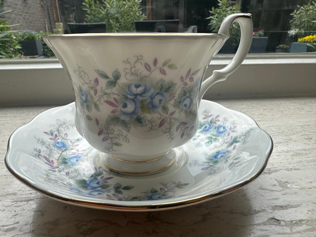 Royal Albert Blue Blossom Kop en Schotel - Vintage 1988, Antiek en Kunst, Ophalen of Verzenden