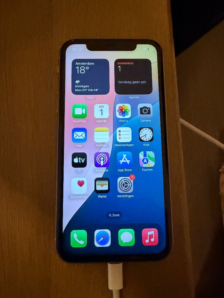 Apple Iphone 11 in nieuwstaat inclusief UAG hoesje, Telecommunicatie, Paars, Zo goed als nieuw, 64 GB, IPhone 11