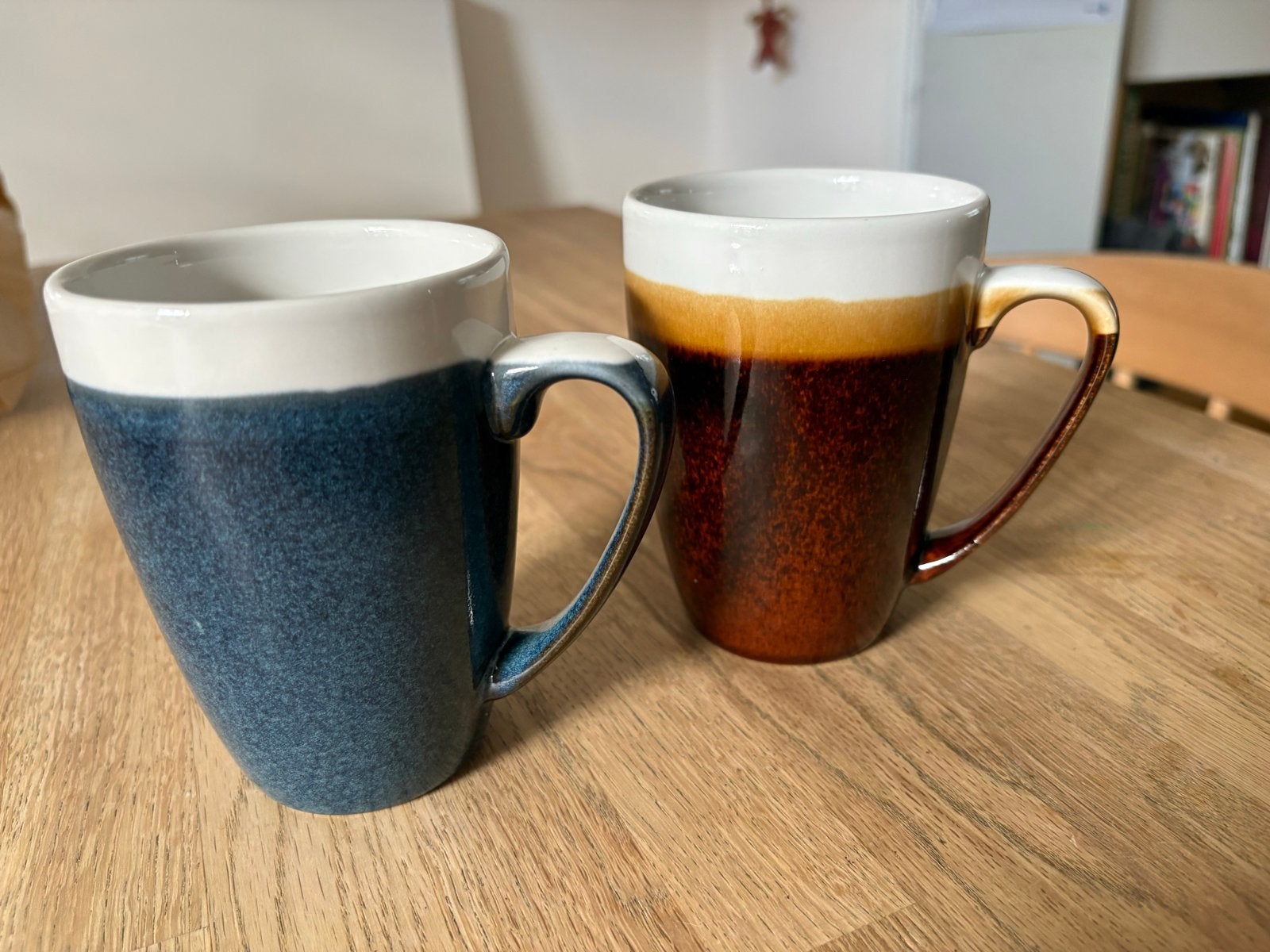 Set van 2 Churchill mokken - geglazuurd bruin en blauw/groen, Gebruikt, Overige merken, Keramiek, Mok