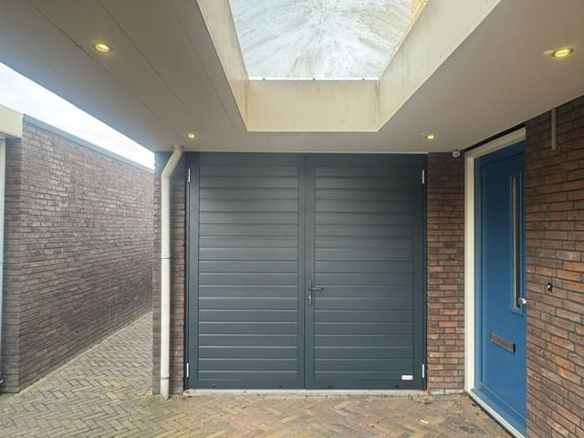 Openslaande garagedeur RA L 7016 ZGAN!, Ophalen, Garagedeur, Zo goed als nieuw, Metaal
