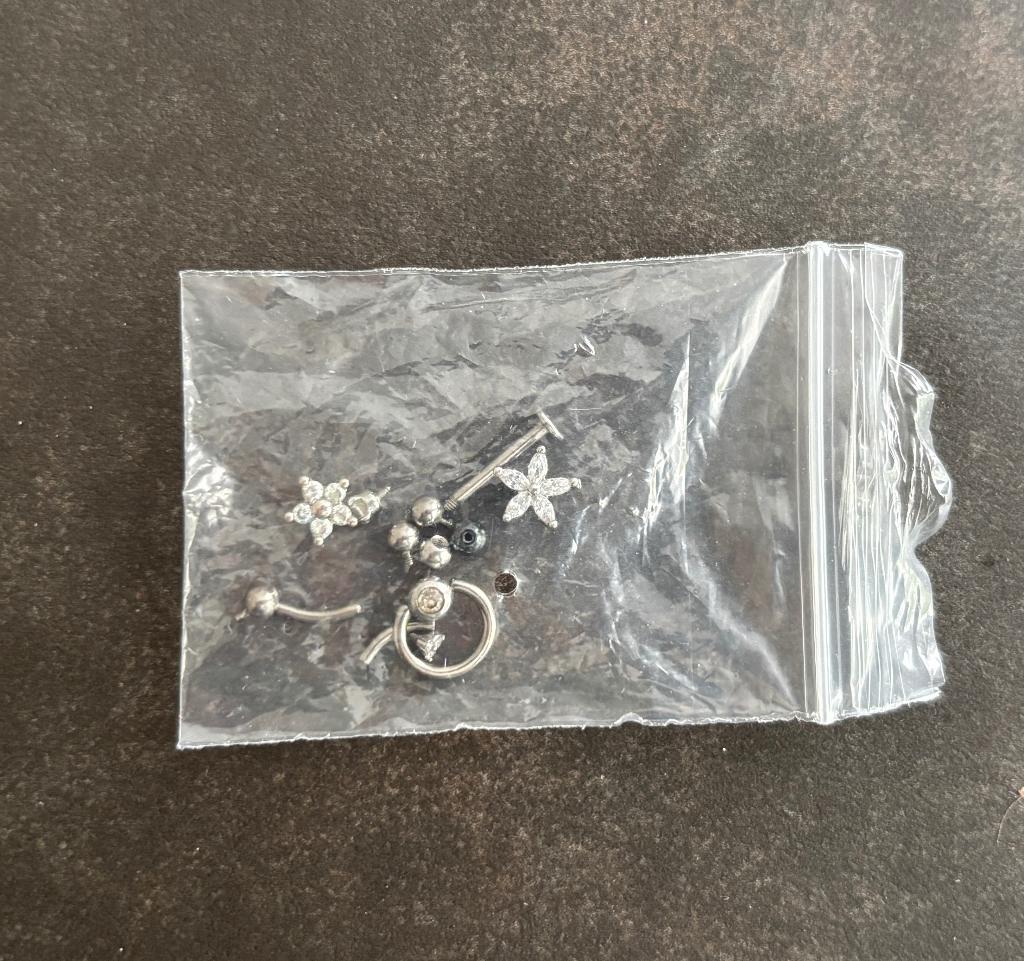 Piercing / Oorpiercing (Forward Helix, Tragus), Overige materialen, Oor- of Traguspiercing, Ophalen of Verzenden, Zo goed als nieuw