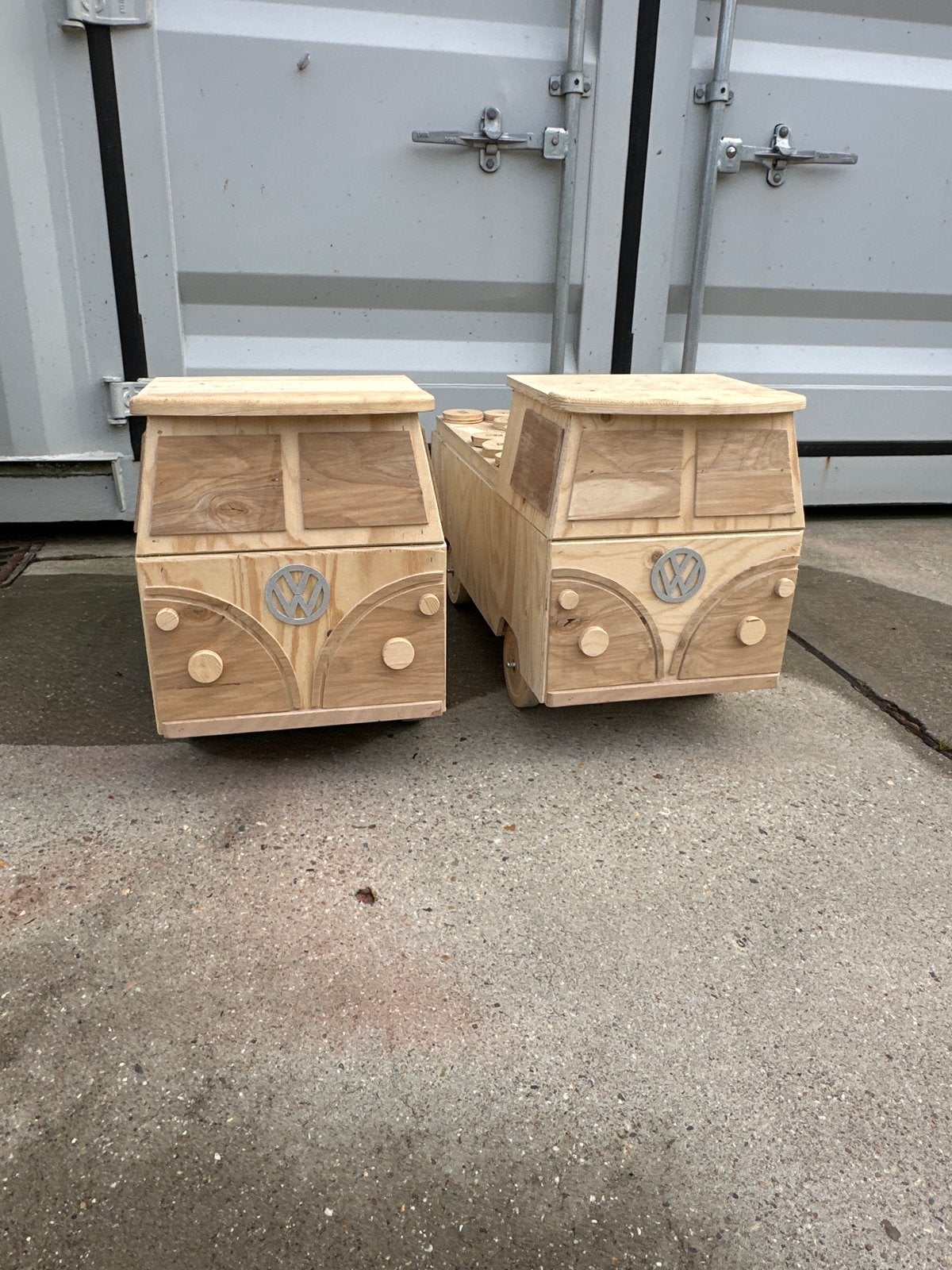 Houten speelgoed vrachtwagens met 't Krut logo, Kinderen en Baby's, Speelgoed | Houten speelgoed, Ophalen, Rij- of Hobbelspeelgoed